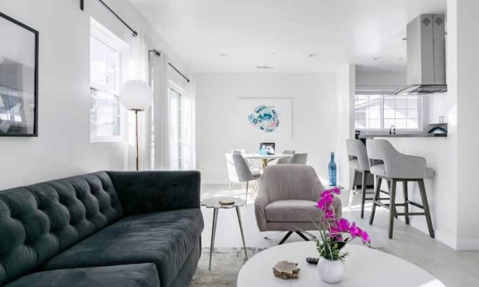 North Hollywood House | Be Inspired to Dream in This Glamorous Tinseltown Suite