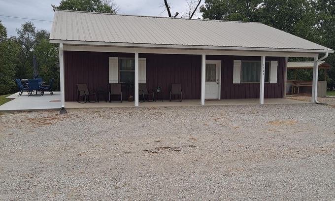 Mountain Home House | Be on the waters of Lake Norfork or the White river in 8 minutes