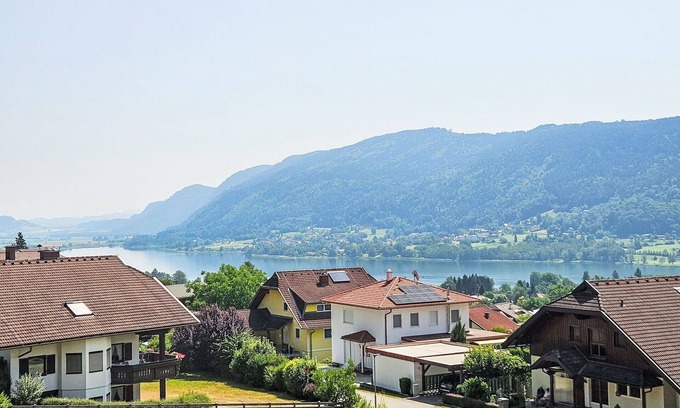 Bodensdorf House | Beautiful apartment in villa for 6 people with WIFI, TV, terrace and pets allowed