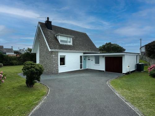 Trearddur Bay House | Beach Access-Ynys Cartref-4-Bed