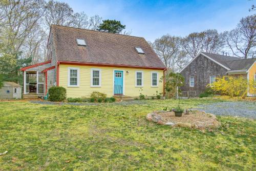 Mashpee House | Beach and Lake Access Home with Porch in Mashpee!