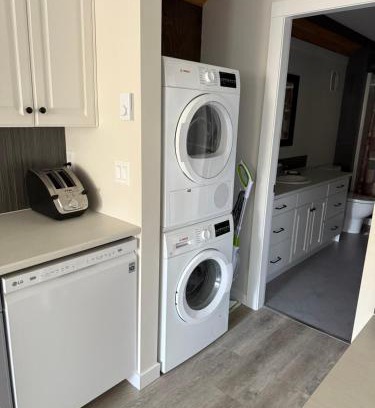 Grand Forks House | Beach Bed and Breakfast