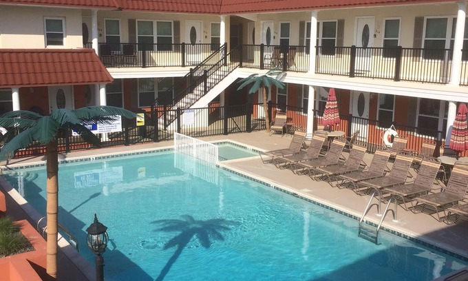 North Wildwood Condo | Beach Block Condo in North Wildwood with a POOL!