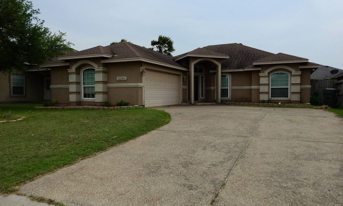South Side House | Beach Break 4-bedroom house in fabulous Corpus Christi with Remote office