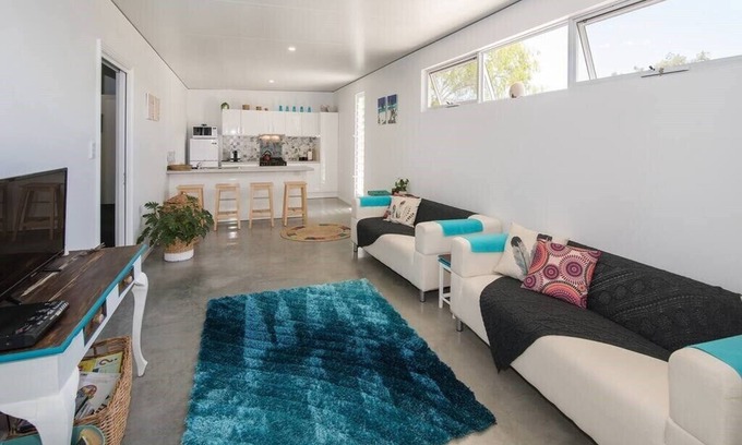 West Busselton House | Beach Bum Bungalow 2- WIFI, Short walk to the beach