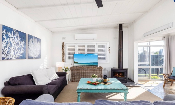 Corlette House | Beach Bungalow – pet friendly Beach Shack directly opposite beach