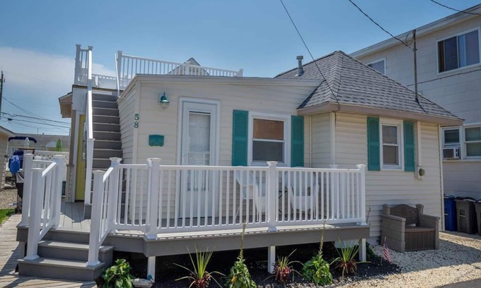 Stone Harbor House | Beach Cottage with Roof Deck