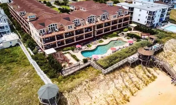Colington Condo | Beach Front Condo Two Pools & Hot Tub!