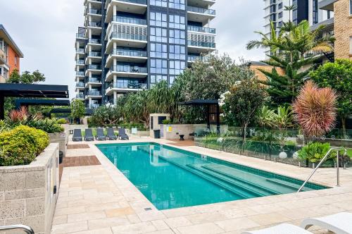 Burleigh Heads Apartment | Beach Front Luxury With Two Carparks, Pool, Gym