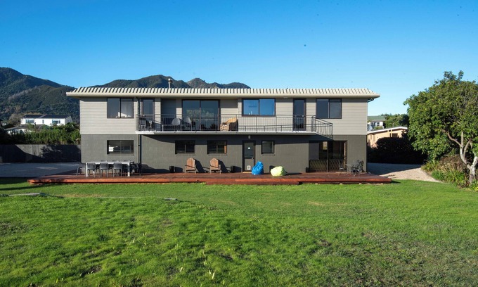 Clifton House | BEACH FRONT - Sunflower Beach House Pohara