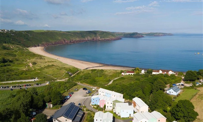 Stackpole Ski Chalet | Beach Home 3 mins walk to beach - Freshwater East