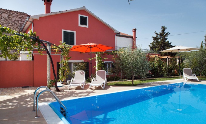 Sutomiscica Villa | Beach house, 5 people, private pool, garden, terrace, families & kids
