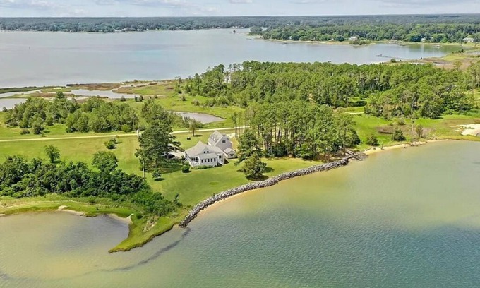 Grimstead House | Beach House Getaway, exclusive location on "Chesapeake Bay" with private beach