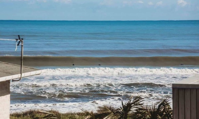 Rewa House | Beach House On Hamblyn - sea views in New Plymouth