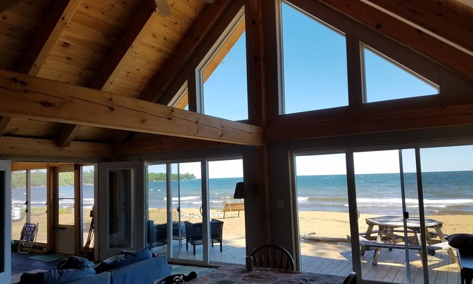 L'Anse Cottage | Beach house on sandy bay of Lake Superior