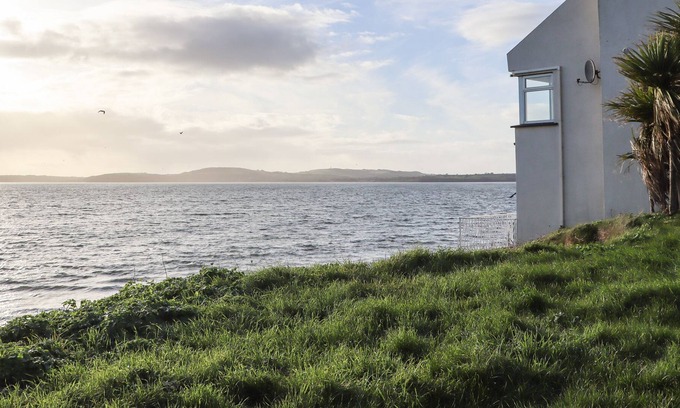 Duncannon Cottage | BEACH HOUSE, pet friendly, with a garden in Duncannon, County Wexford