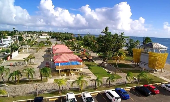 Bajo House | Beach-house Secure Gate community, 15 min walk to the beach