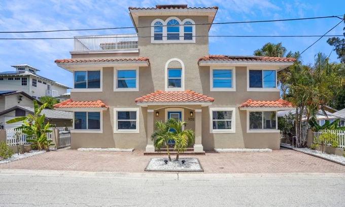 Sunset Beach House | Beach Livin 3 - 3 Bedroom Upstairs