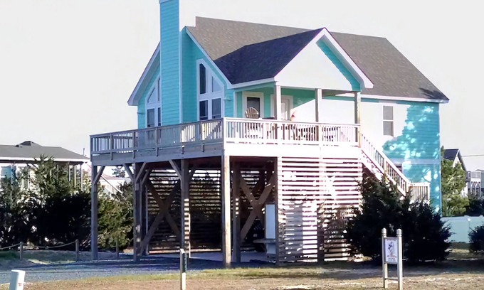 Salvo Cottage | "Beach Me Up Scotty" 2 Bedroom, 3 Bath. n Oceanside, short walk to the beach.