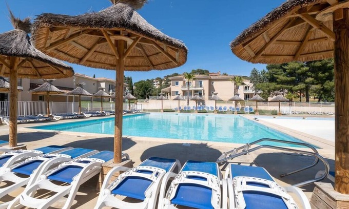 Les Bormettes Apartment | Beach Pool Steam room Tennis