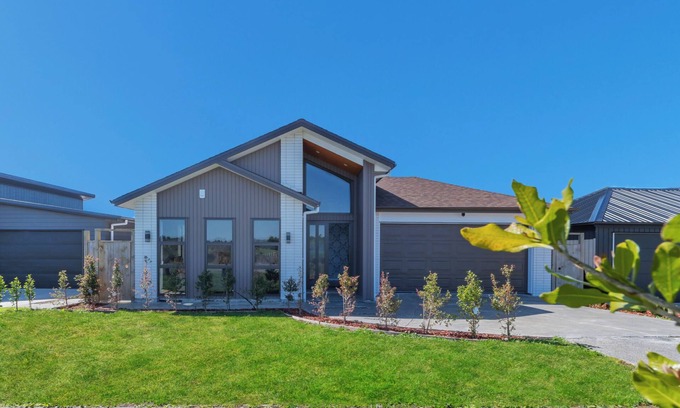 Clarks Beach House | Beach Revival - Clarks Beach Holiday Home