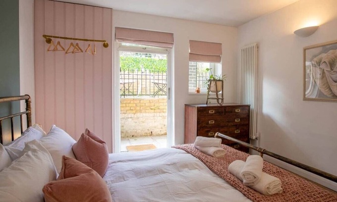 Isle of Thanet Apartment | Beach Treasures Apartment - 2 mins Beach - Garden Terrace
