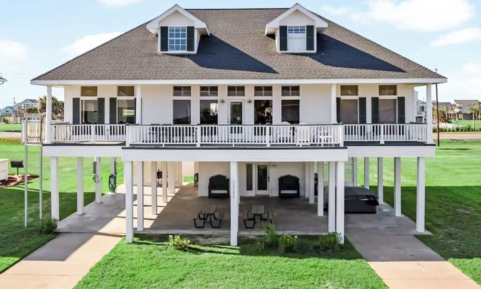 Indian Beach House | Beach View | 4 bdrm | Hot Tub | 2nd Row