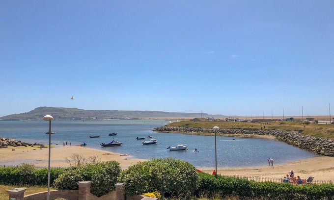 Wyke Regis Cottage | BEACH VIEW HOUSE, family friendly, with a garden in Wyke Regis