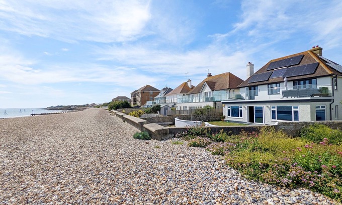 Middleton-on-Sea Cottage | Beach View - sleeps 11 guests in 5 bedrooms