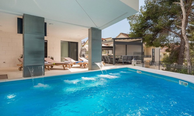 Okrug Gornji Apartment | Beach Villa Valentina Apartment I