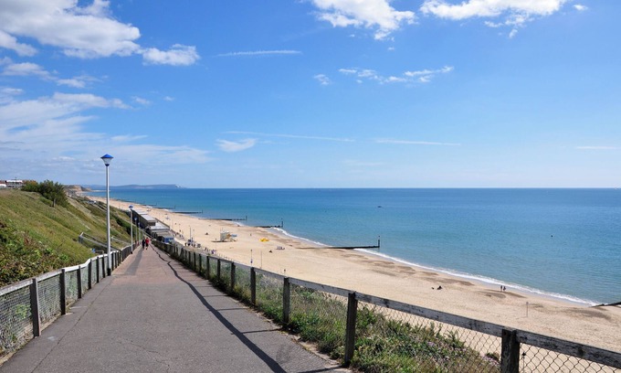 Southbourne House | Beach Walk Stylish Southbourne 2-Bed Apartment near to Beach