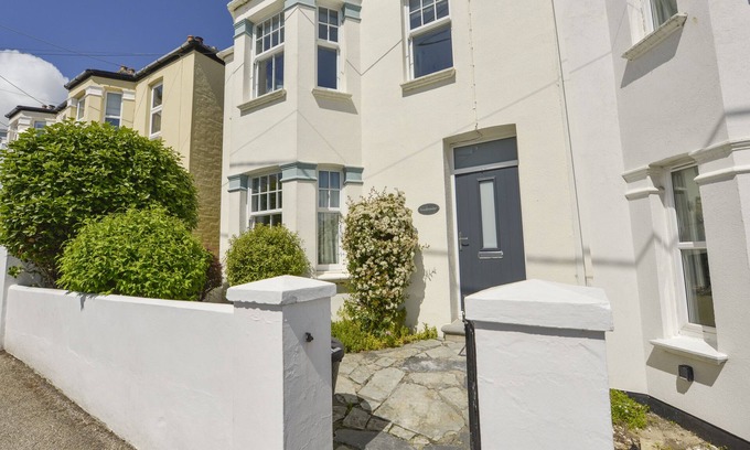 Treator Cottage | Beachcomber