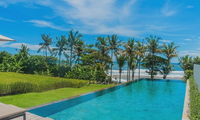 Cemagi Villa | Beachfront 2, 3 Bedroom Villa, Car+Driver, Cemagi