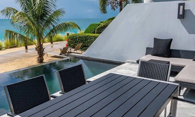 Fryes Beach Villa | Beachfront 3 bedroom town-House at Ffryes Beach