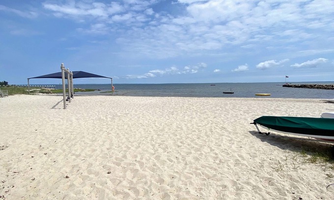 Mattapoisett House | Beachfront 3 bedroom house in Mattapoisett