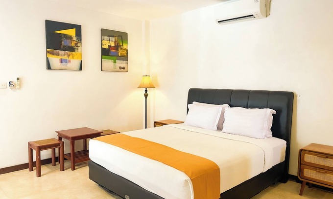 Senggigi Villa | Beachfront 4 Bedroom Private Pool Villa