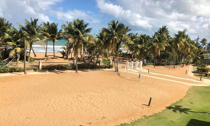 Zarzal Apartment | Beachfront Apartment 3rd floor, with Terrace Overlooking the Ocean