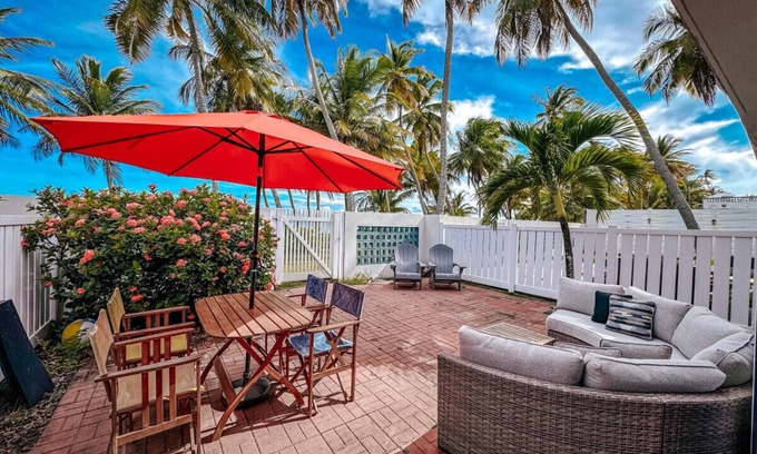Palmas Villa | Beachfront Bliss for 6 – Soak in the Ocean Vibes