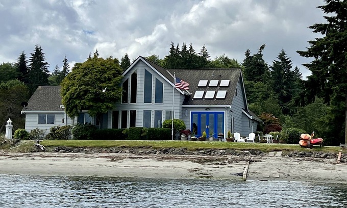 Port Ludlow House | Beachfront Home With Sweeping Views of Water and Mount Baker