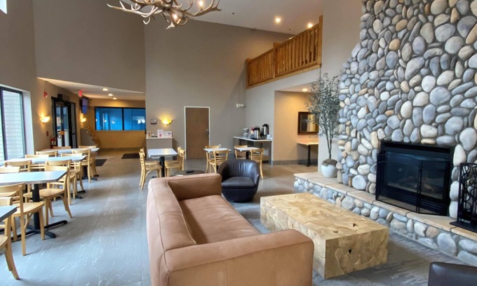 Houghton Lake Hotel | Beachfront Hotel