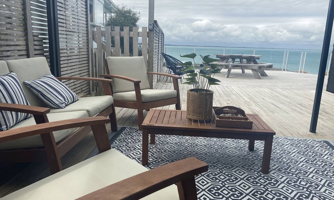 Riverton House | Beachfront House - Best deck in Riverton