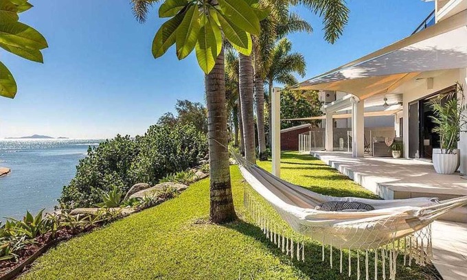 Dolphin Heads House | Beachfront Living