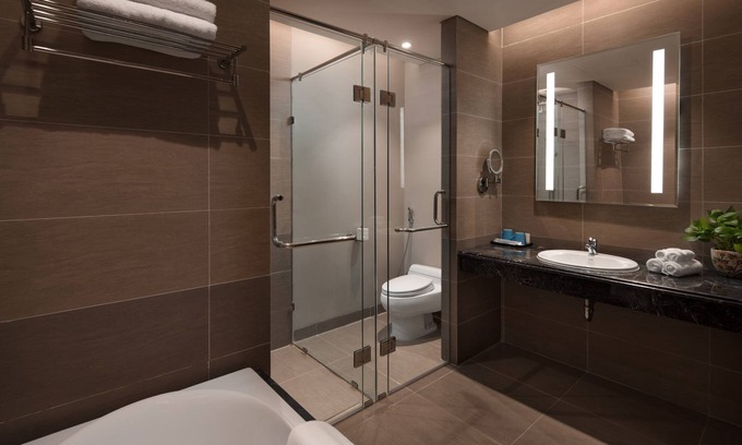 Son Tra Apartment | Beachfront Luxury Apartment/Rooftop pool/Altara building/Da Nang