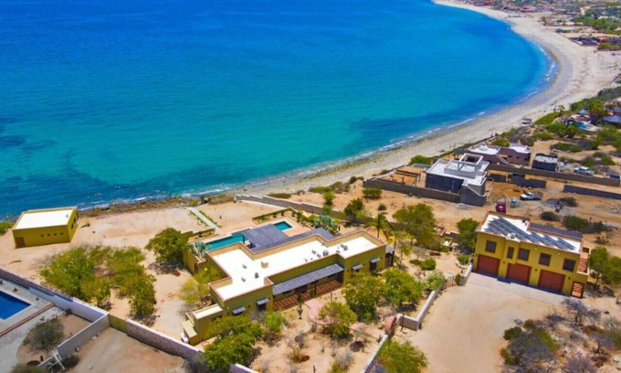 El Cardonal House | Beachfront Paradise in El Cardonal