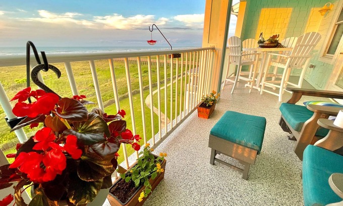 Red Fish Cove Condo | Beachfront Paradise! Beautiful Beachfront Views - Brand New Elevator