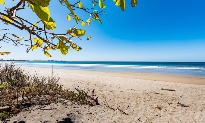 Palm Beach Estates House | Beachfront Rental - 4 Bedroom - Surf out Your Backdoor