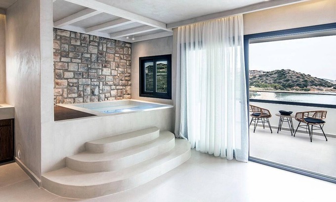 Almyros Villa | Beachfront Suite Access to the beach