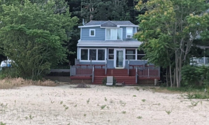 Sea Cliff House | Beachfront Summer Rental- Sea Cliff