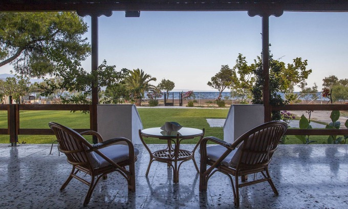 Nea Anchialos Cottage | Beachfront ThemiLia, Luxury House