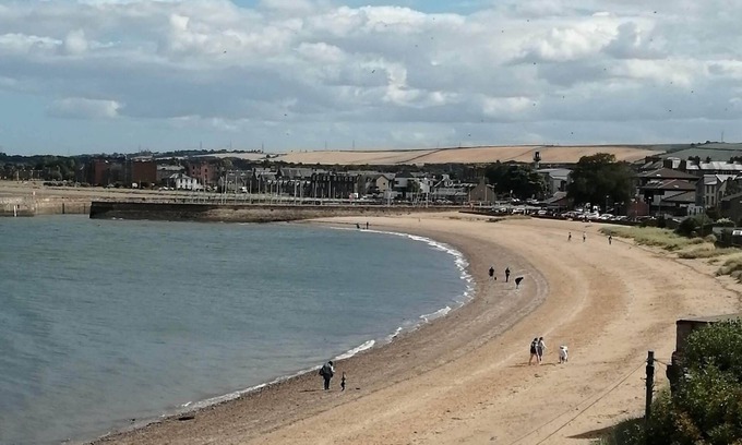 Bonnybridge Apartment | Beachfront Treasure - Directly On The Beach